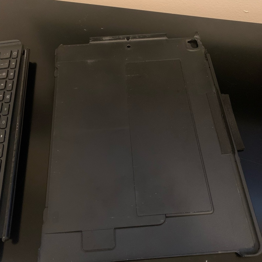 Apple IPad 1st Generation - 512MB - Picture 3 of 8